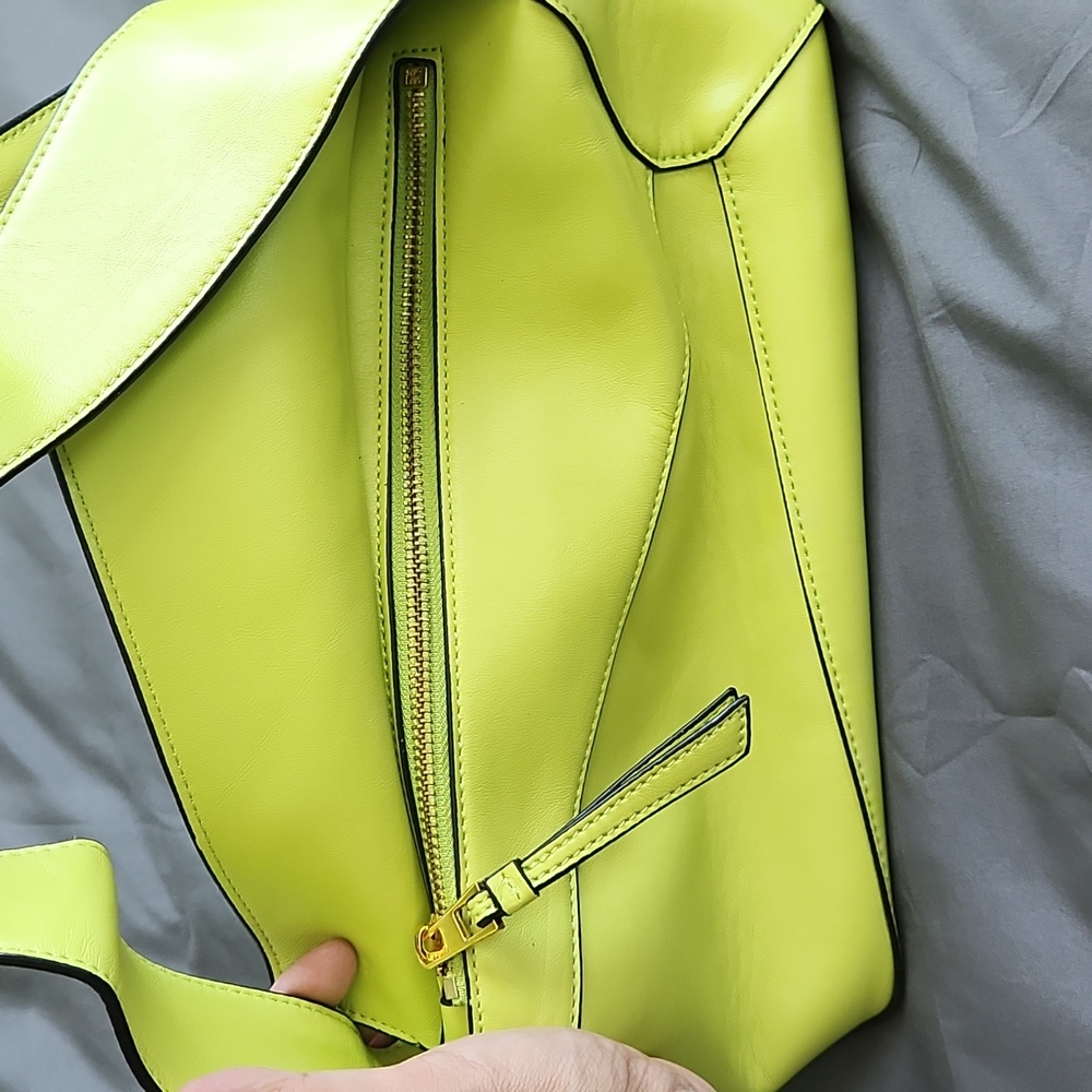 Flourescent green hobo bag - Picture 2 of 4